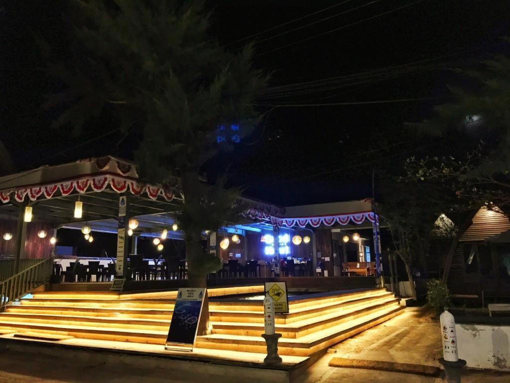 Good Heart Hotel Gili Trawangan Exterior photo