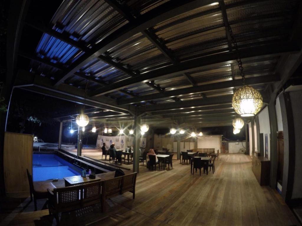 Good Heart Hotel Gili Trawangan Exterior photo